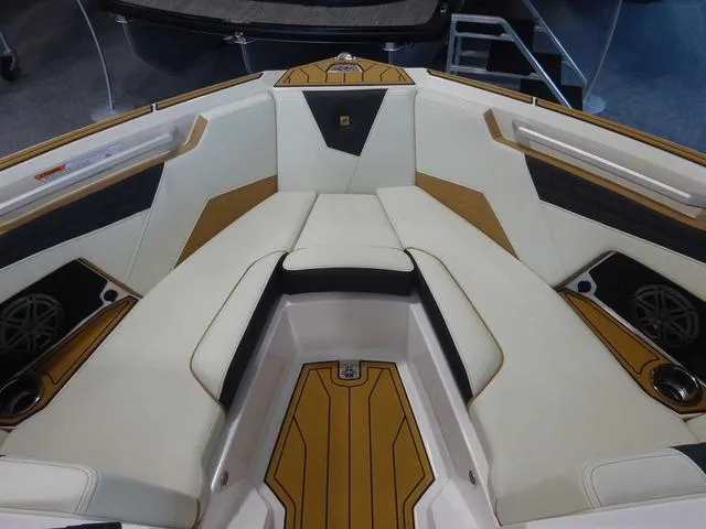 Slide: The Image of Nautique Super Air Nautique S21 2024 - 11