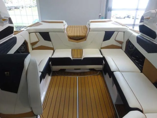 Slide: The Image of Nautique Super Air Nautique S21 2024 - 12