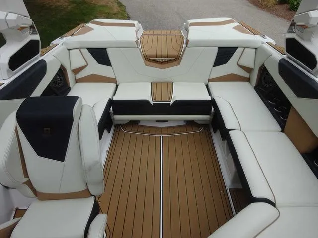 Slide: The Image of Nautique Super Air Nautique S21 2024 - 16