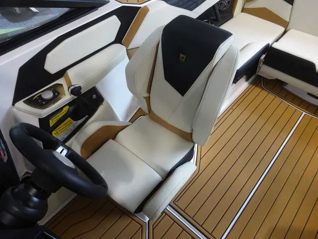 Slide: The Image of Nautique Super Air Nautique S21 2024 - 5