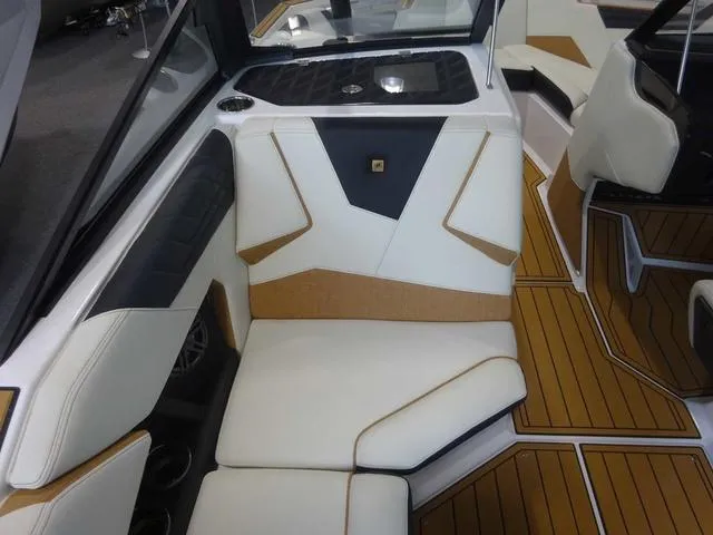 Slide: The Image of Nautique Super Air Nautique S21 2024 - 8