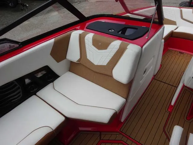 Slide: The Image of Nautique G23 2021 - 12