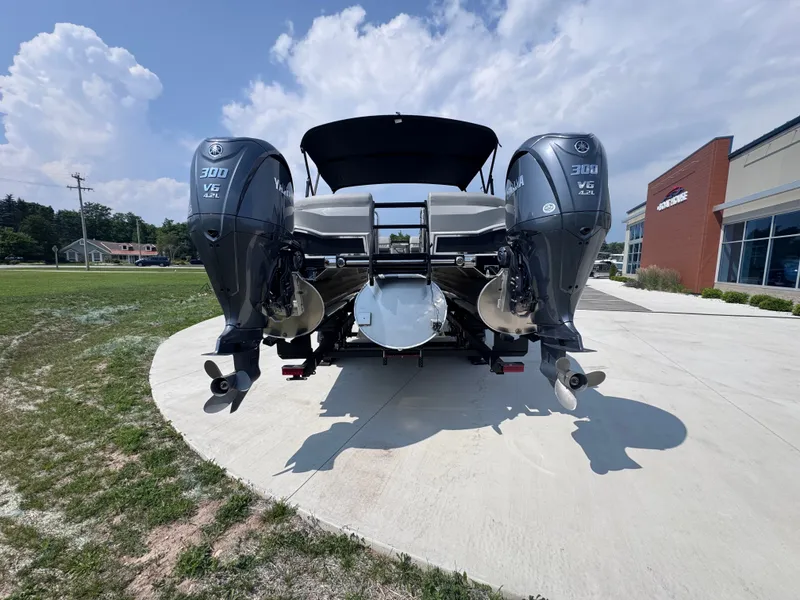 Slide: The Image of Bennington 27QFBAX2 2024 - 3