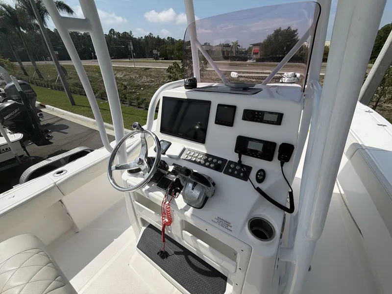 Slide: The Image of Blue Wave 2800 Makaira 2020 - 18