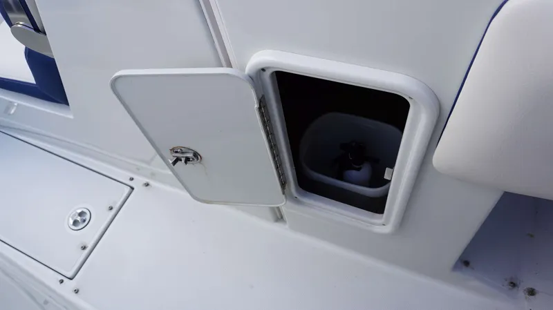 Slide: The Image of Crownline Boats 270 XSS 2020 - 10