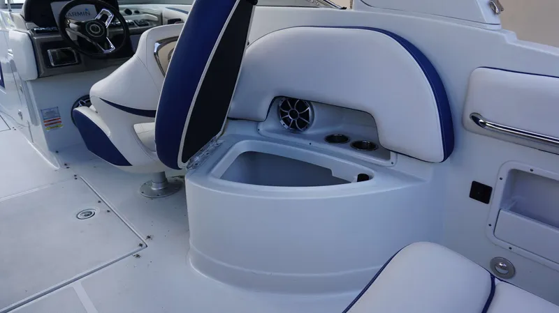 Slide: The Image of Crownline Boats 270 XSS 2020 - 16