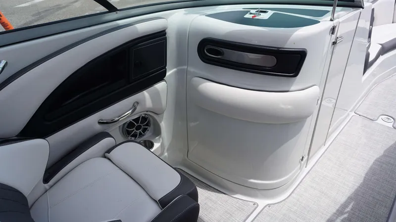 Slide: The Image of Crownline Boats 290 XSS 2024 - 16