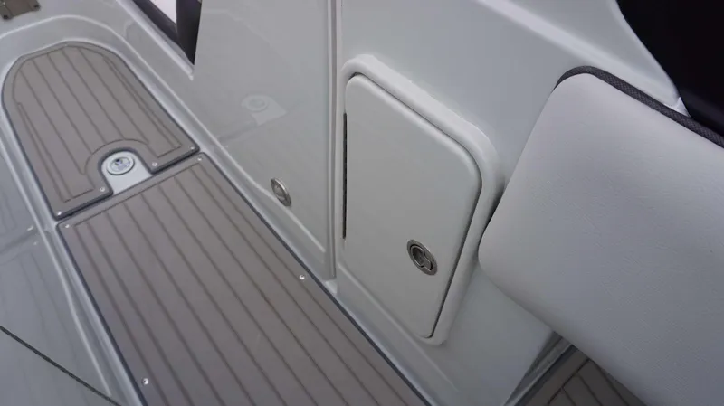 Slide: The Image of Crownline Boats Eclipse E260 XS 2024 - 16