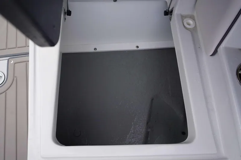 Slide: The Image of Crownline Boats Eclipse E260 XS 2024 - 9