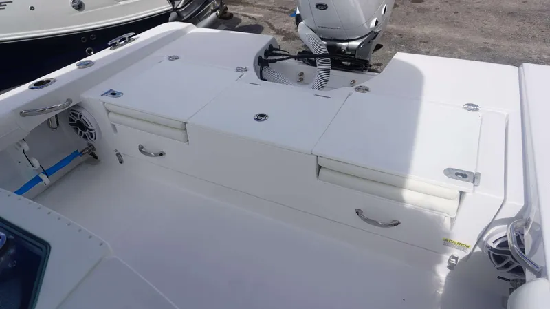 Slide: The Image of Everglades 253 Center Console 2025 - 10