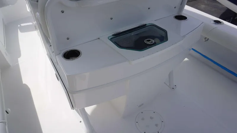 Slide: The Image of Everglades 253 Center Console 2025 - 13