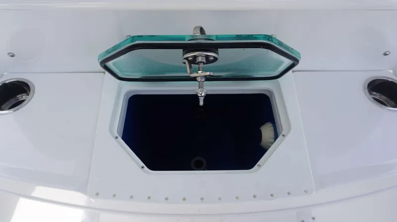 Slide: The Image of Everglades 253 Center Console 2025 - 14