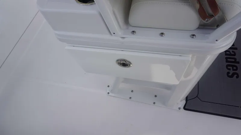 Slide: The Image of Everglades 253 Center Console 2025 - 20