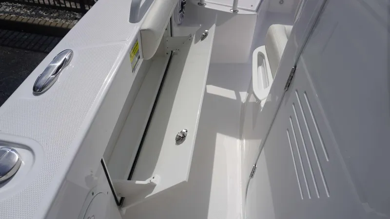 Slide: The Image of Everglades 253 Center Console 2025 - 23