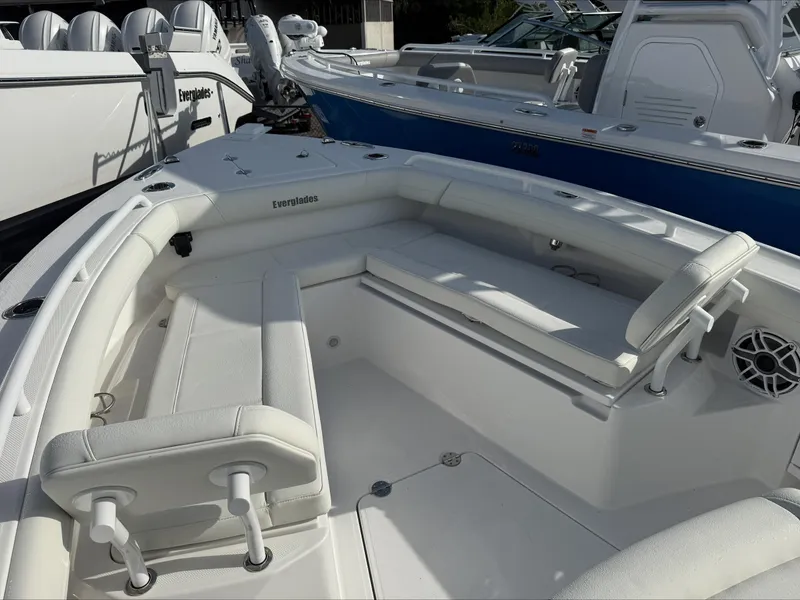 Slide: The Image of Everglades 253 Center Console 2025 - 25
