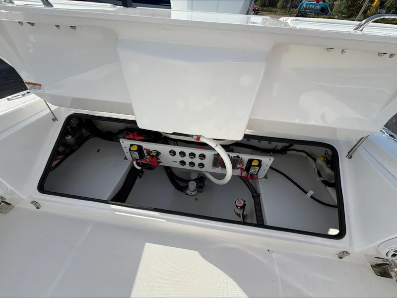 Slide: The Image of Everglades 253 Center Console 2025 - 27