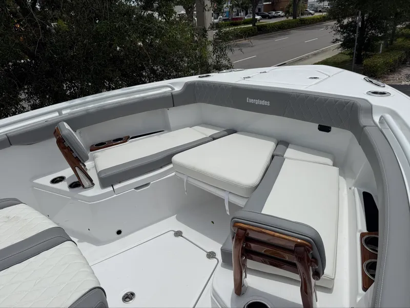 Slide: The Image of Everglades 315 Center Console 2026 - 8