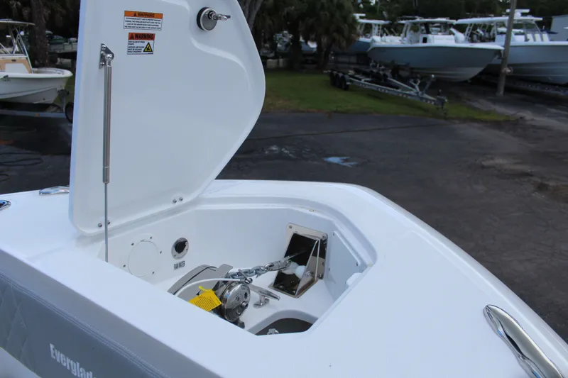 Slide: The Image of Everglades 375 Center Console 2026 - 14