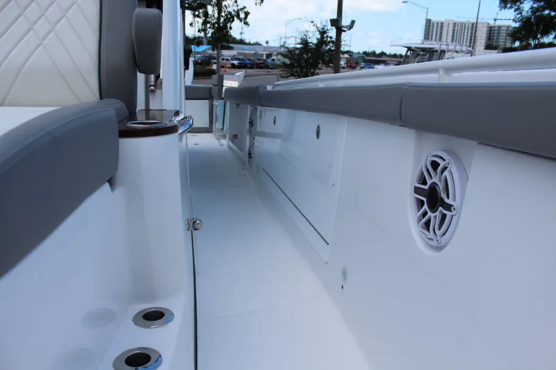 Slide: The Image of Everglades 375 Center Console 2026 - 17