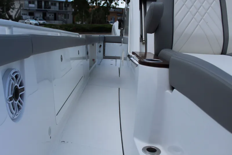 Slide: The Image of Everglades 375 Center Console 2026 - 18