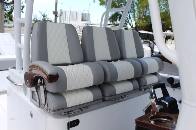 Slide: The Image of Everglades 375 Center Console 2026 - 21