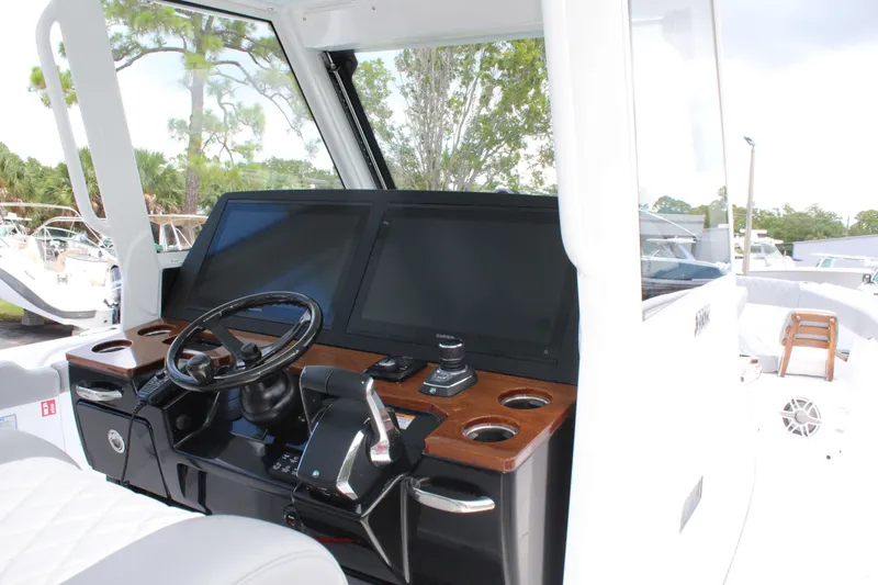 Slide: The Image of Everglades 375 Center Console 2026 - 22