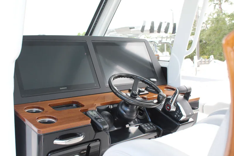 Slide: The Image of Everglades 375 Center Console 2026 - 25