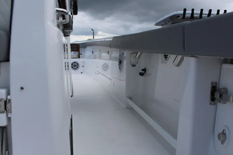 Slide: The Image of Everglades 375 Center Console 2026 - 29