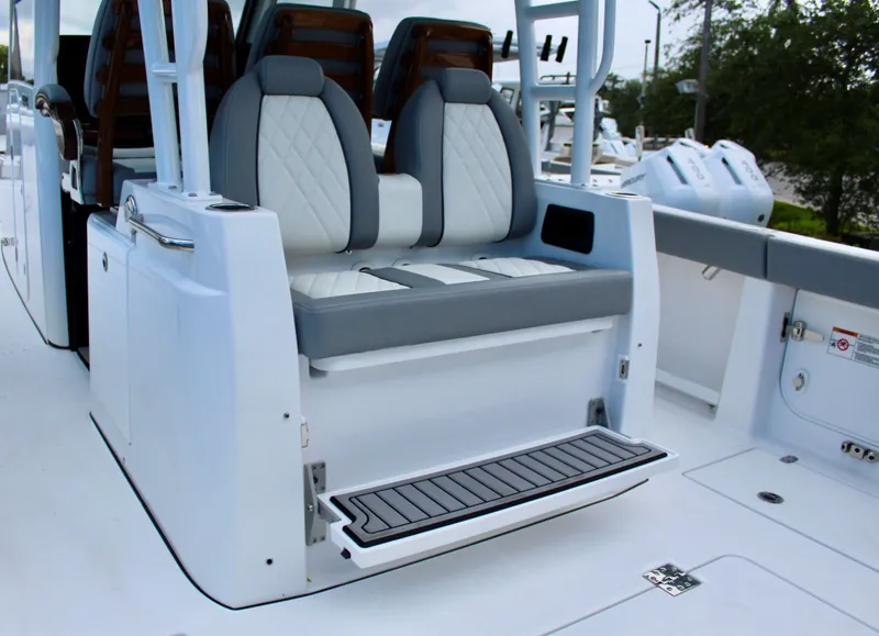 Slide: The Image of Everglades 375 Center Console 2026 - 33