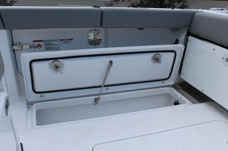 Slide: The Image of Everglades 375 Center Console 2026 - 34