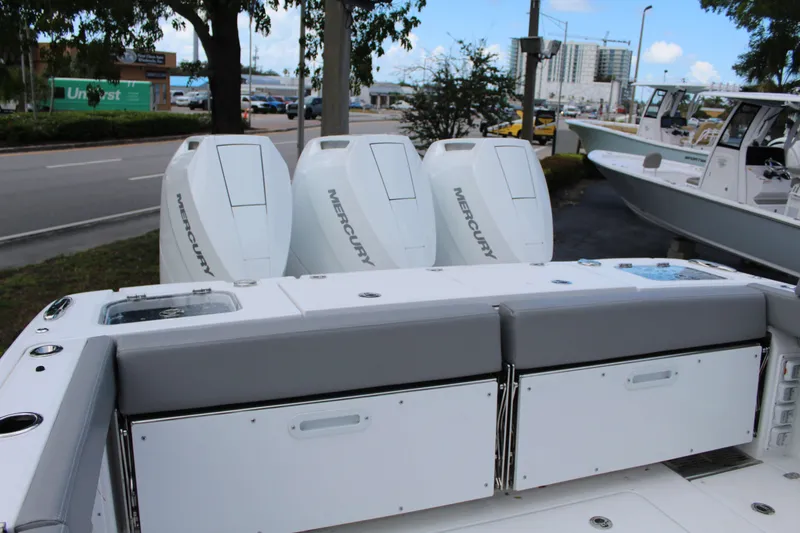 Slide: The Image of Everglades 375 Center Console 2026 - 35