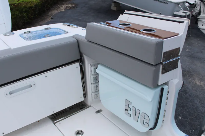 Slide: The Image of Everglades 375 Center Console 2026 - 37