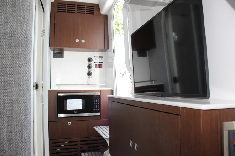 Slide: The Image of Everglades 375 Center Console 2026 - 40