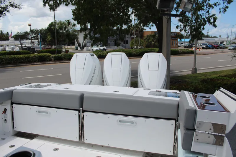 Slide: The Image of Everglades 375 Center Console 2026 - 42