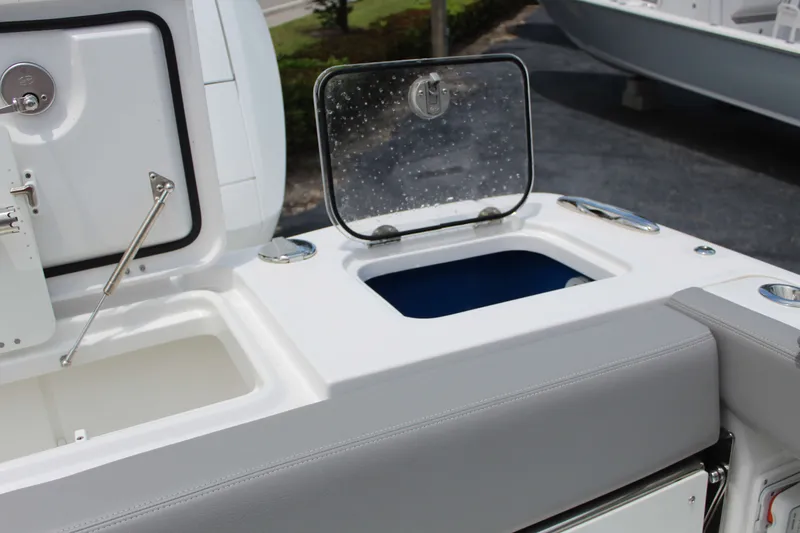 Slide: The Image of Everglades 375 Center Console 2026 - 44