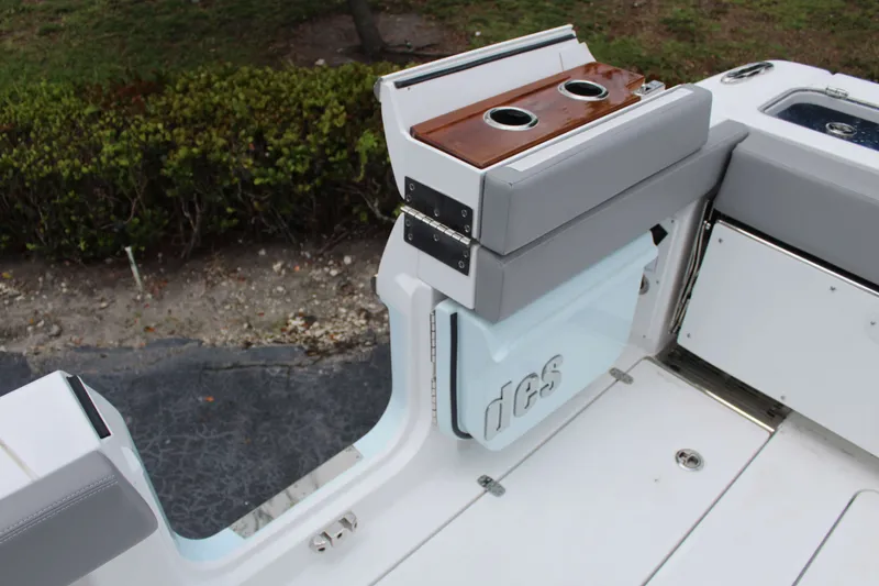 Slide: The Image of Everglades 375 Center Console 2026 - 47