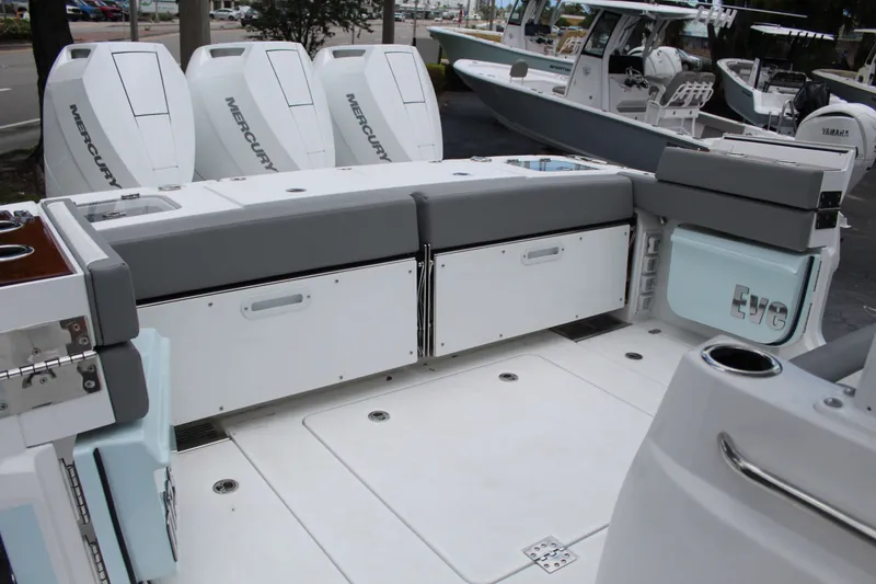 Slide: The Image of Everglades 375 Center Console 2026 - 48