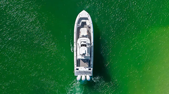 Slide: The Image of Everglades 375 Center Console 2026 - 65