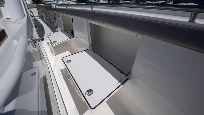 Slide: The Image of Everglades 455 Center Console 2025 - 16