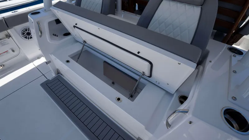 Slide: The Image of Everglades 455 Center Console 2025 - 19