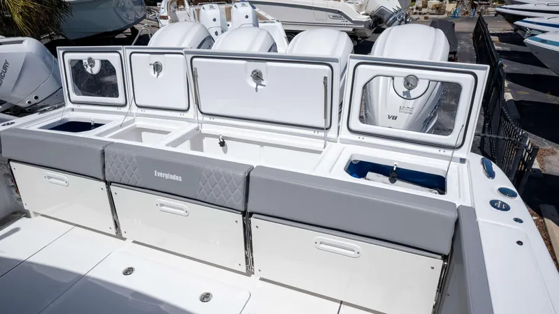 Slide: The Image of Everglades 455 Center Console 2025 - 29