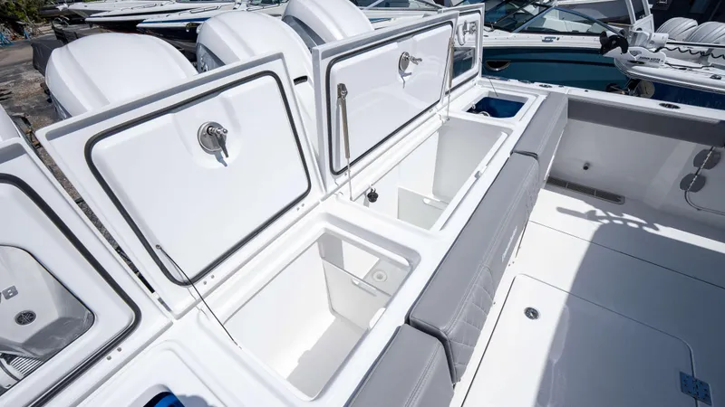 Slide: The Image of Everglades 455 Center Console 2025 - 30