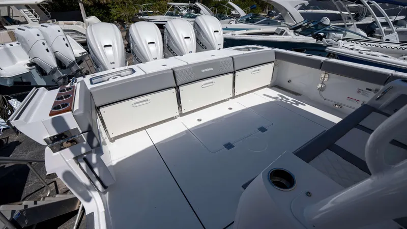 Slide: The Image of Everglades 455 Center Console 2025 - 32