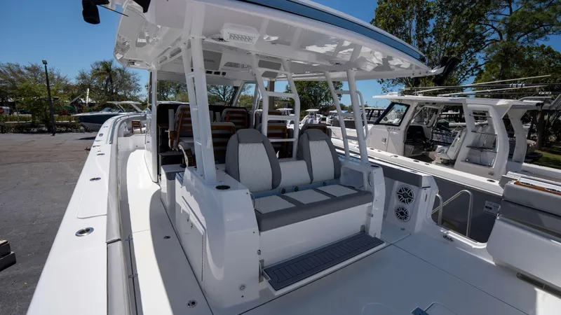 Slide: The Image of Everglades 455 Center Console 2025 - 33