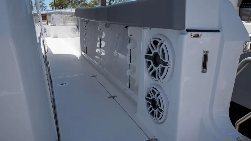 Slide: The Image of Everglades 455 Center Console 2025 - 36