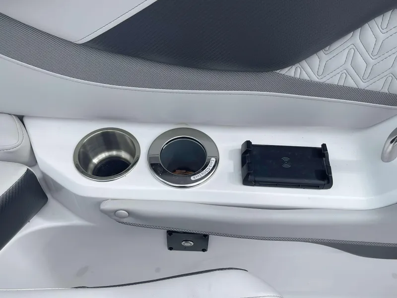 Slide: The Image of Hurricane 2600 SD 2024 - 15