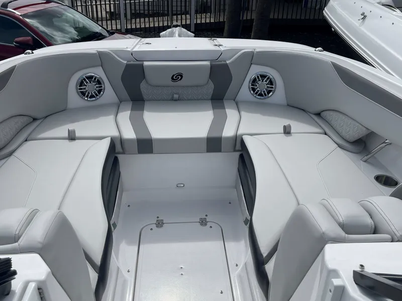 Slide: The Image of Hurricane 2600 SD 2024 - 18