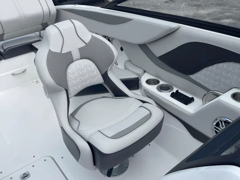 Slide: The Image of Hurricane 2600 SD 2024 - 22