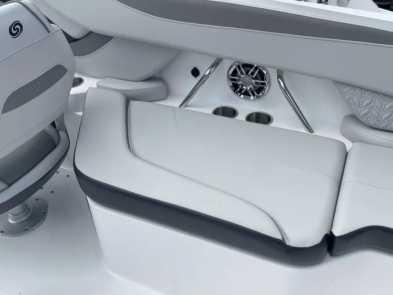 Slide: The Image of Hurricane 2600 SD 2024 - 4