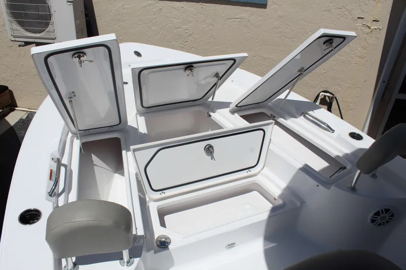 Slide: The Image of Sportsman Masters 227 Bay Boat 2024 - 5